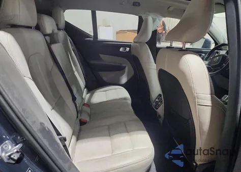 2019 Volvo Xc40 T4 Inscription z USA, uszkodzony, nr VIN YV4AC2HL2K2071775